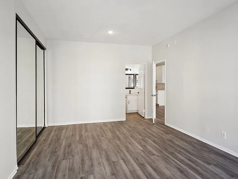 1620 South Bentley Ave — Photo 45