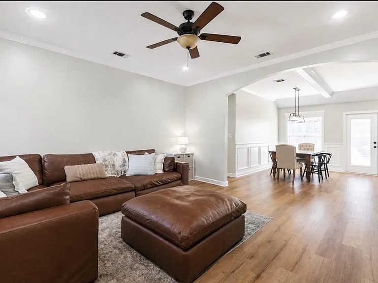 901 Sugarberry Dr — Photo 4