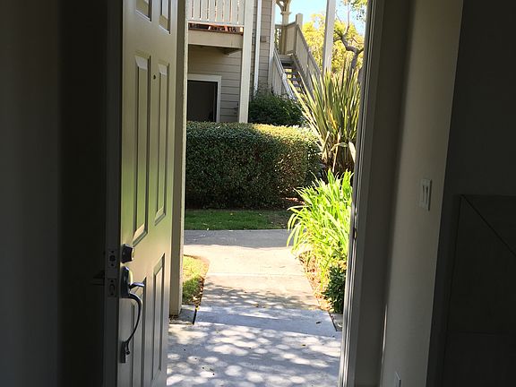 4th image of 103 Shoreline Ct #1