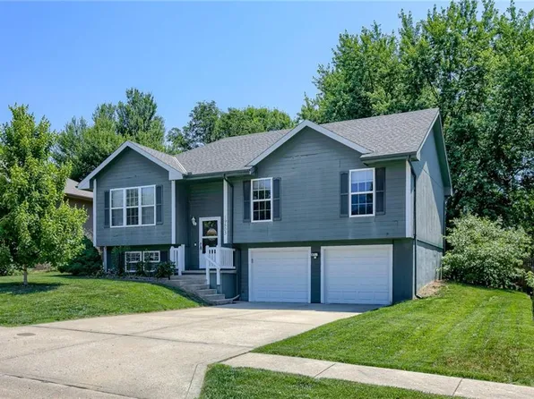 19503 Paradise Cir, Smithville, MO 64089