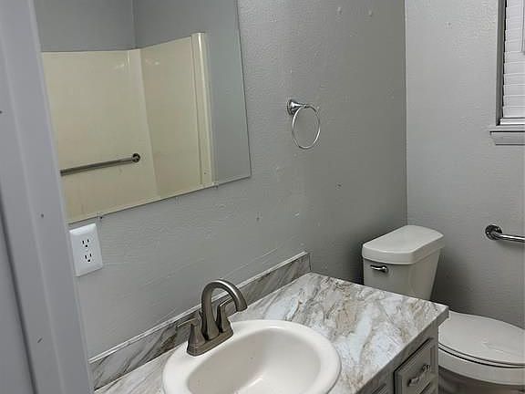 5th image of 107 Fm 834 E