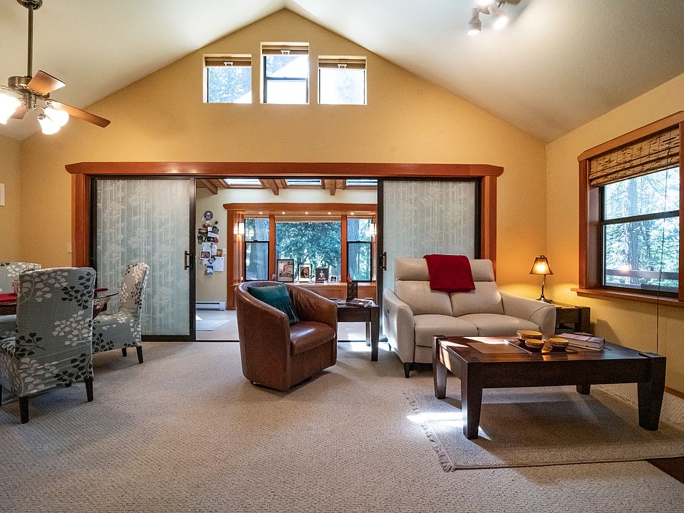 Open Floorplan - Sliding doors for sunroom/office