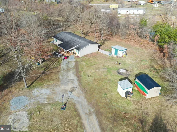 328 Flying Dove Ln, Hedgesville, WV 25427