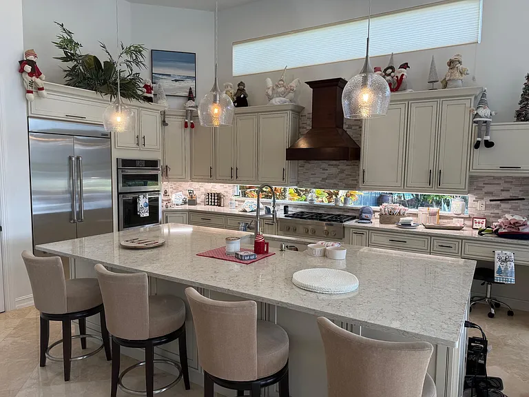 182 Rosalia Ct — Photo 4