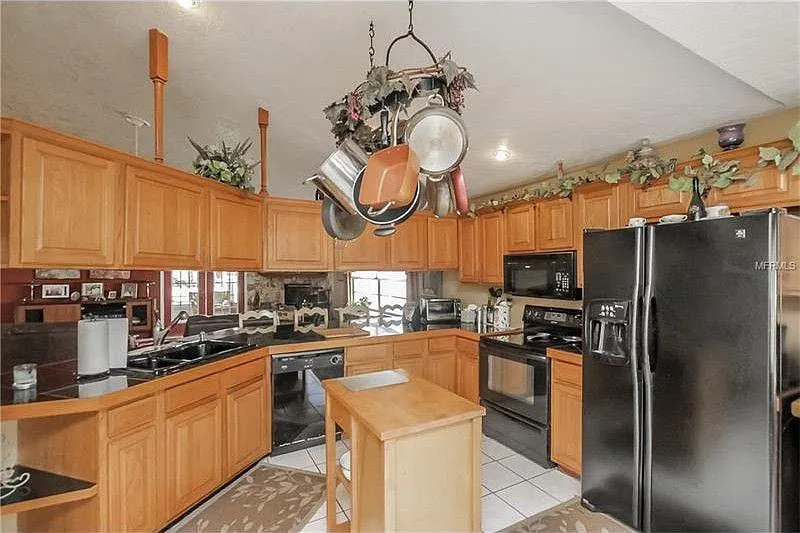 3 bed, 1766 sqft, $2,350 — Photo 3