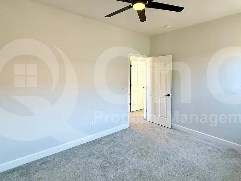 572 N Bell Dr — Photo 19