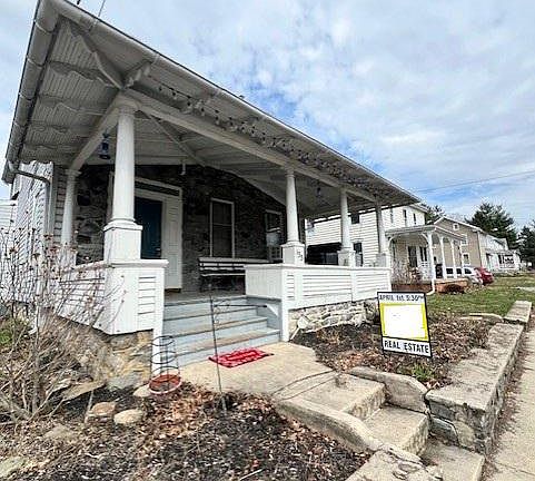 2nd image of 133-135 W Main St