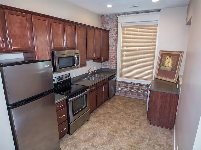804 Park Ave — Photo 5