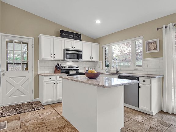 4th image of 838 Westwood Dr