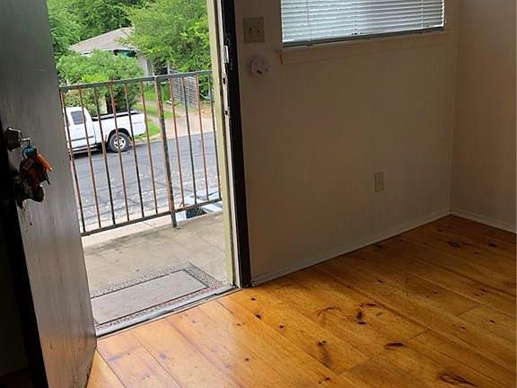 2nd image of 515 Krebs Ln APT 205