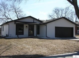 4830 Canterbury Ln, Lincoln, NE 68512