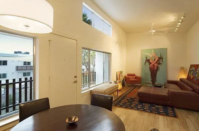 2200 Dickson Dr #219 — Photo 2