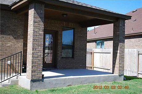 3rd image of 1033 Hyde Park Dr