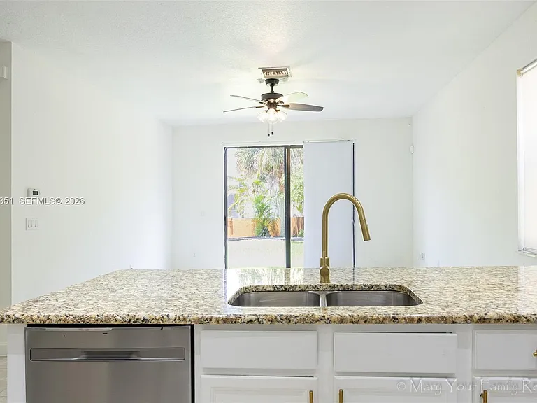 3841 Aspen Leaf Dr — Photo 7