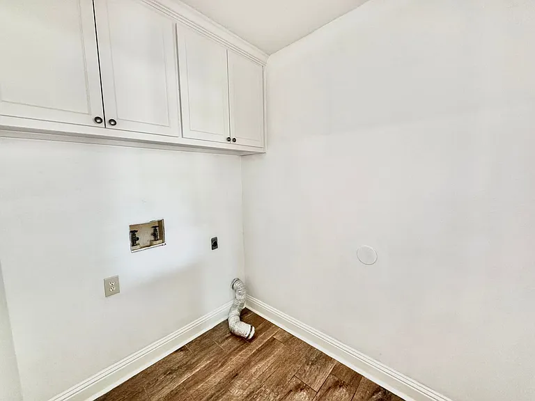 8740 Aubin St — Photo 16