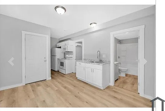 3 bed, 1087 sqft, $2,300 — Photo 2