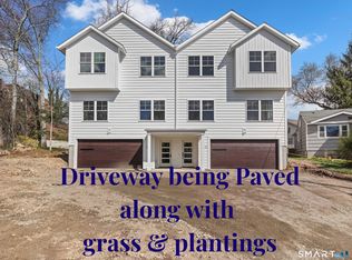 27 Suzanne Cir, Fairfield, CT 06825