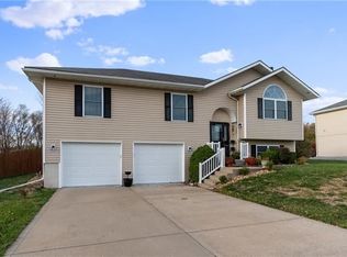 1202 Sam G Hiner Dr, Cameron, MO 64429