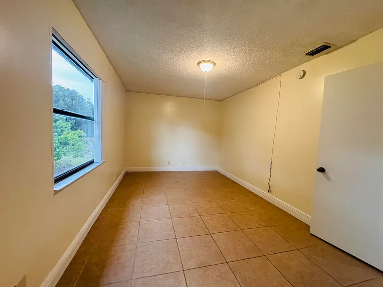 7 Crossings Cir #G — Photo 38