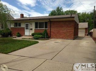 22505 Raymond St, Saint Clair Shores, MI 48082