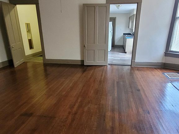 3rd image of 1105 Main St #1