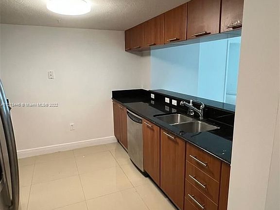 2nd image of 1800 N Bayshore Dr APT 3114