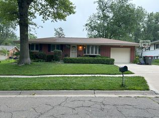 920 Rosewood Dr, Lincoln, NE 68510