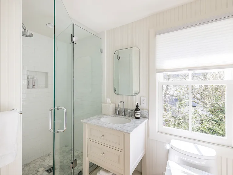 33 Halsey Ave — Photo 10