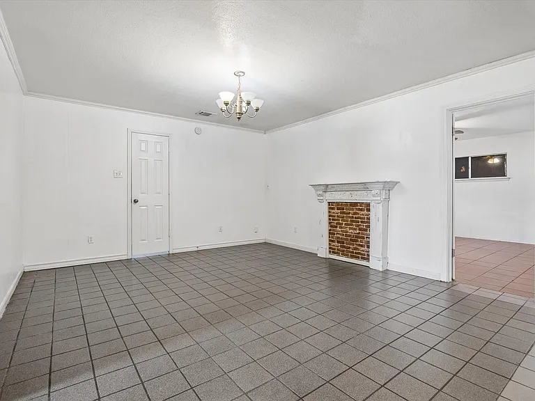 7119 Long Point Rd — Photo 4
