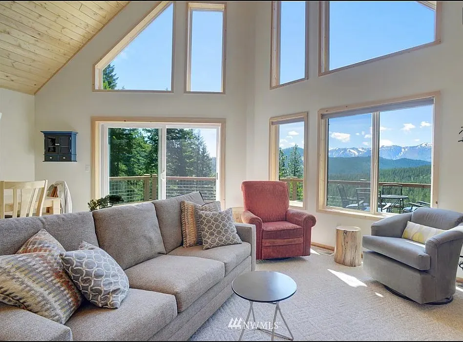 3 bed, 2300 sqft, $2,750 — Photo 1