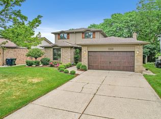 35352 Collingwood Dr, Sterling Heights, MI 48312