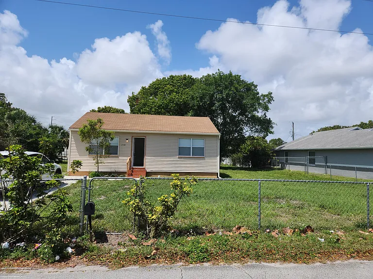 210 NW 13th Ave — Photo 11