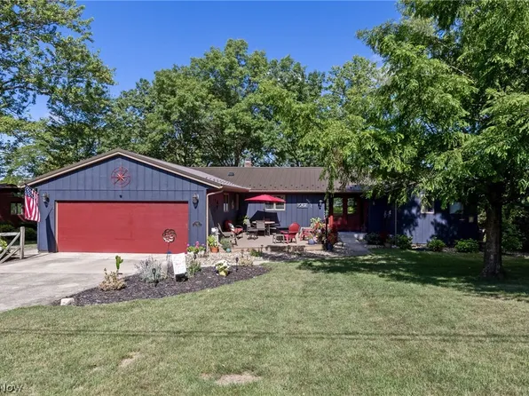1085 Trout Dr, Mansfield, OH 44903