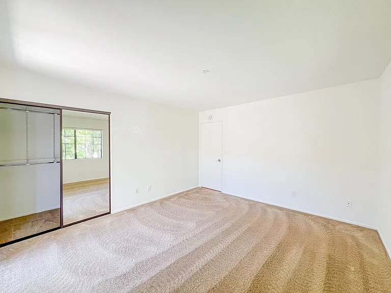 3902Howard — Photo 13