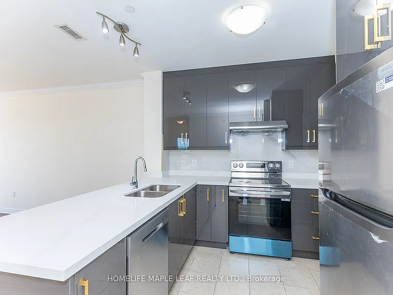 7400 Markham Rd #517 — Photo 11