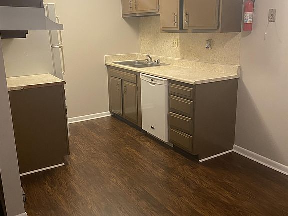 4th image of 3323 Breckenridge Ln APT 4