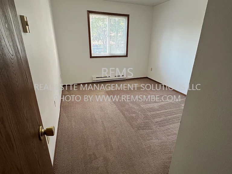544 E Slifer St — Photo 4