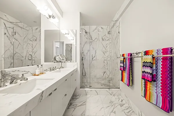 Bathroom, photo 1