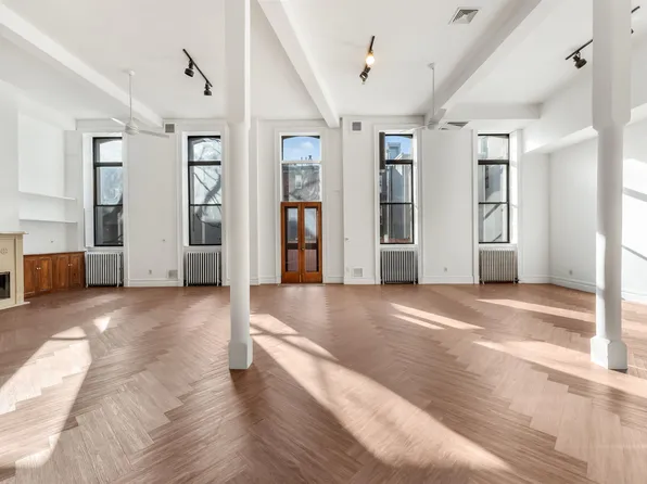 299 Pavonia Avenue image 2 of 43