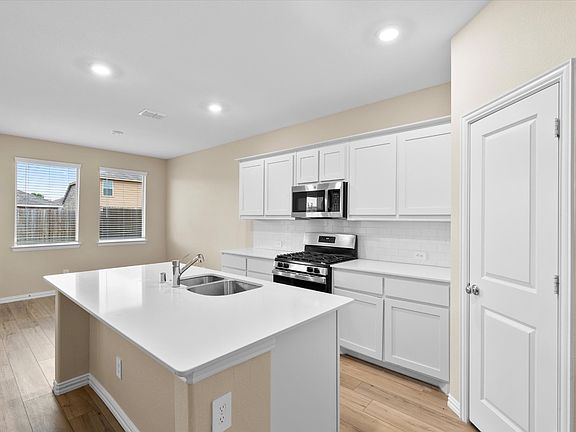 5th image of 1213 Acacia Dr