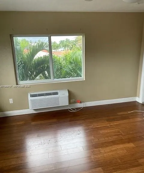 2121 Biarritz Dr #5 — Photo 3