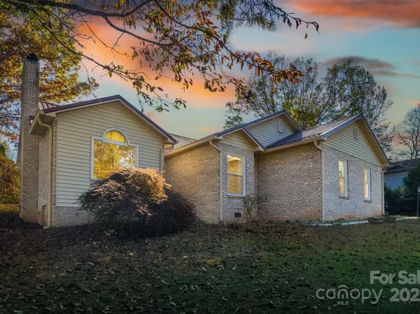 2693 Farmland Acres Rd, Morganton, NC 28655