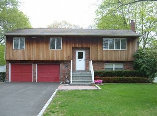 2523 Locust Ave, Ronkonkoma, NY 11779