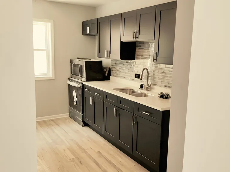 8219 S King Dr #1E — Photo 2