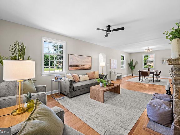 5th image of 315 E Cold Spring Ln