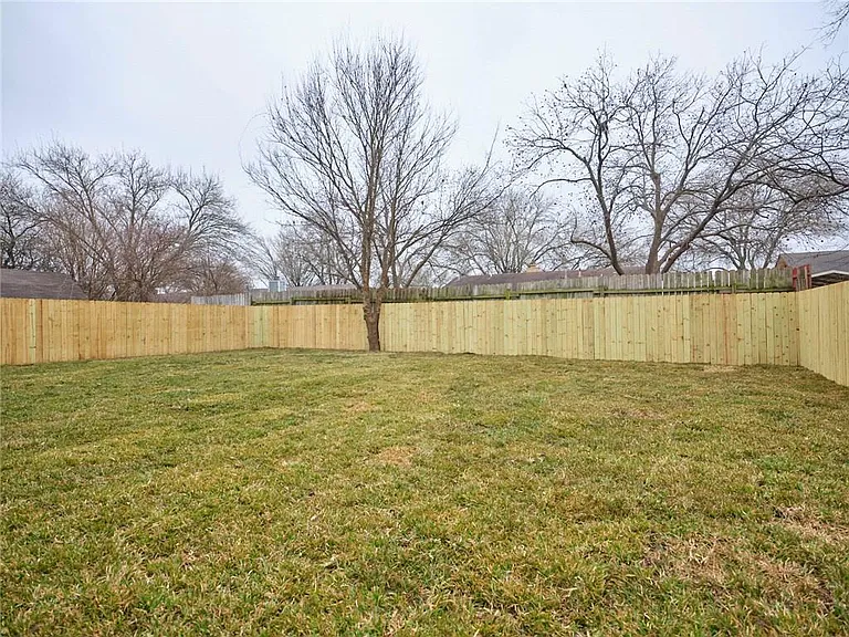 5411 Burgundy Dr — Photo 10
