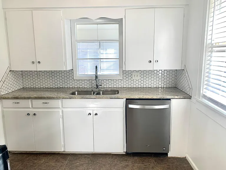 303 N Van Buren St — Photo 4
