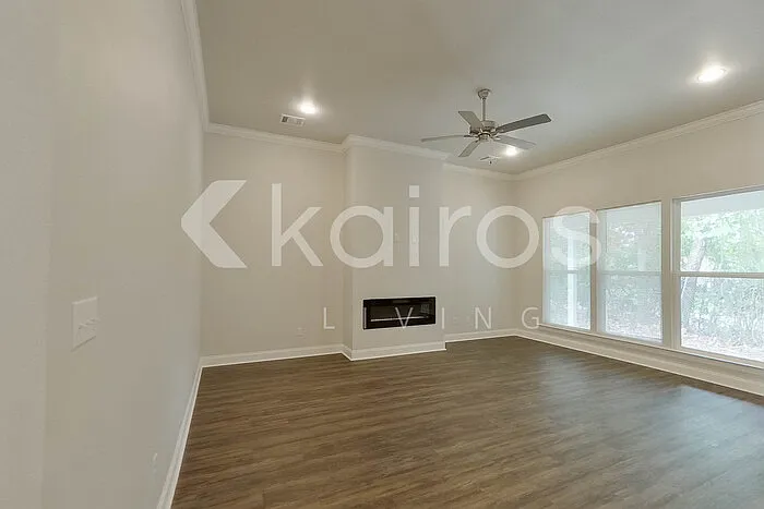 3 bed, 2.0 bath, 1728 sqft, $2,245 — Photo 2