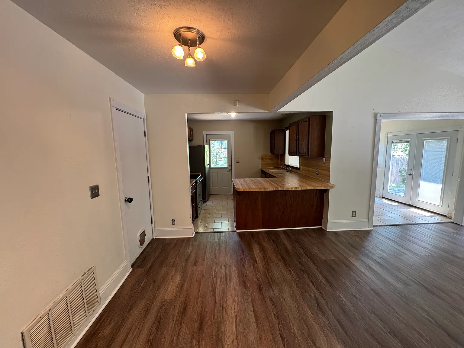 3 bed, 1482 sqft, $1,799 — Photo 3