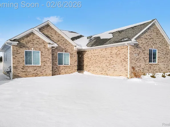 1462 Woodlake Ln, Grand Blanc, MI 48439